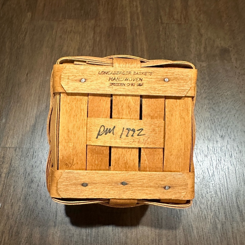 Longaberger 1992 Woven Basket - Picture 6 of 6